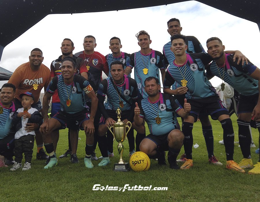 Campeones del torneo de fútbo 8 en Bogotá